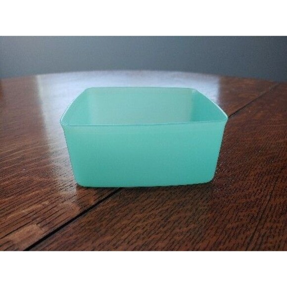 Vintage Tupperware Jade Green Container 311-27 No Lid - Picture 1 of 3